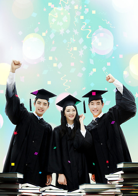 PSD 편집이미지 여자 남자 대학생 학사모 졸업 상반신 20대 성인 앞모습 책 세명 친구 파이팅 한국인 축하 졸업가운 성인만 이미지편집 모자_잡화 학생 교육 뷰포인트 컨셉 관계 모션 사람 동양인 청년 가운 파일형식