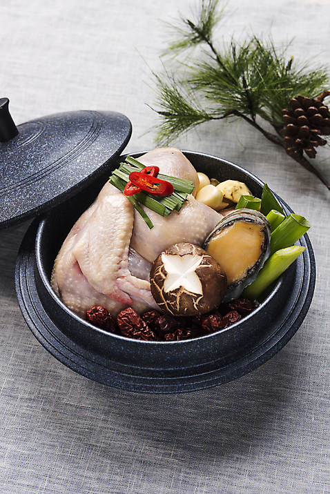 포토 JPG 스튜디오촬영 한식 여름음식 실내 건강 사람없음 버섯 밤 뚝배기 솔방울 보양식 전복 삼계탕 부추 대파 제철음식 여름_계절 국내포토 계절 음식 채소 어패류 내부 견과류 파 몸보신 제철 파일형식