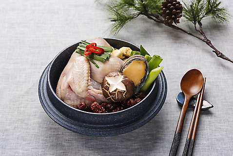포토 JPG 스튜디오촬영 한식 젓가락 여름음식 실내 건강 사람없음 숟가락 버섯 뚝배기 대추 솔방울 보양식 전복 삼계탕 대파 제철음식 여름_계절 국내포토 계절 음식 어패류 수저 내부 파 몸보신 제철 파일형식