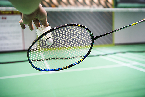 포토 스포츠용품 모션 촬영기법 건강 사람 신체부위 구기 라켓 파일형식 배드민턴라켓 아웃포커스 손 잡기 JPG 스포츠 운동 배드민턴 셔틀콕 배드민턴장 국내포토
