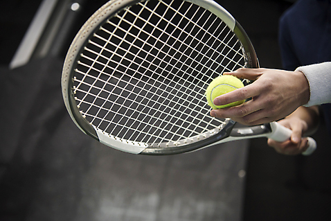 포토 자연요소 1 스포츠용품 뷰포인트 공 스포츠시설 건강 사람 동양인 신체부위 장년 구기 테니스용품 남자한명만 성인남자만 파일형식 손 테니스공 근접촬영 30대 라켓 한국인 성인 주간 스포츠 레저 운동 야외 테니스장 테니스 JPG 성인남자한명만 한명 남자 국내포토