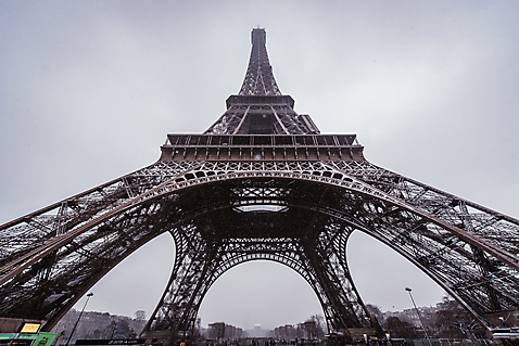 포토 JPG 주간 해외풍경 해외 유럽 로우앵글 유럽풍경 사람없음 야외 건물 프랑스 에펠탑 파리_프랑스 랜드마크 풍경_경치 자연요소 건축물 나라 뷰포인트 풍경 파리 파일형식
