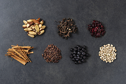 포토 웰빙 열매 음식 뷰포인트 백그라운드 과일 건조 실내 건강 씨앗 내부 검은색 견과류 한약재 플랫 건강식품 건강식 파일형식 슈퍼푸드 아로니아 하이앵글 플랫레이 해죽순 모링가 JPG 스튜디오촬영 사람없음 건과일 웰빙음식 크랜베리 헛개나무 브라질넛 카카오닙스 검은배경 누끼 국내포토