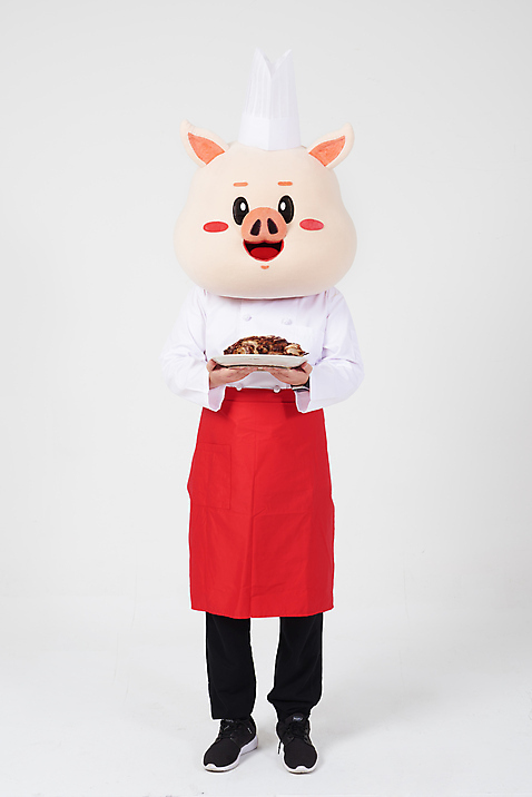 포토 JPG 스튜디오촬영 전신 접시 남자 음식 실내 한명 들기 사람 20대 성인 앞모습 주방장 요리사 앞치마 한국인 돼지띠 돼지 흰배경 야식 돼지캐릭터 족발 동물탈 인형탈 성인남자한명만 기해년 국내포토 직업 1 식기 뷰포인트 동물캐릭터 백그라운드 포유류 모션 돼지고기 동양인 청년 내부 흰색 십이지신 탈 남자한명만 성인남자만 파일형식 2019년