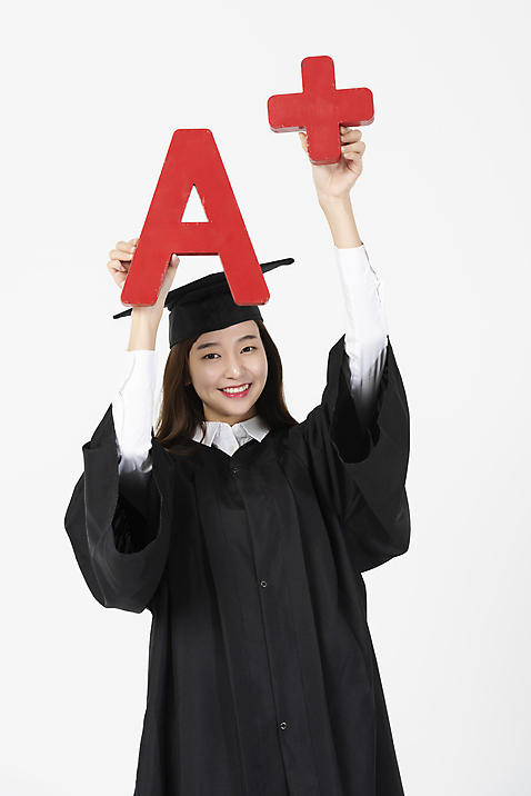 포토 JPG 응시 여자 학사모 졸업 한명 들기 사람 상반신 20대 성인 앞모습 한국인 졸업가운 흰배경 에이플러스 학점 성인여자한명만 미소_표정 국내포토 모자_잡화 1 시선 교육 뷰포인트 백그라운드 모션 표정 동양인 청년 흰색 가운 성적 점수 여자한명만 성인여자만 파일형식