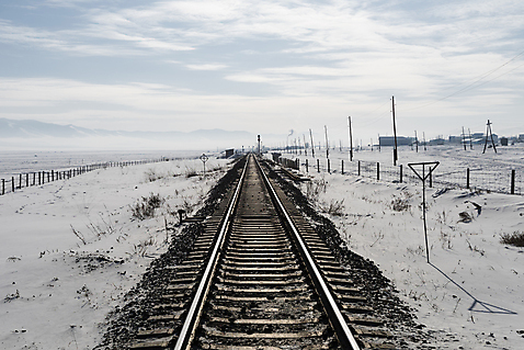 포토 자연요소 해외 계절 아시아 겨울 날씨 눈_날씨 풍경 생태계 파일형식 법정기념일 구름 하늘 기찻길 JPG 자연 설원 설경 해외풍경 겨울풍경 몽골 주간 야외 사람없음 눈 철도의날 국내포토