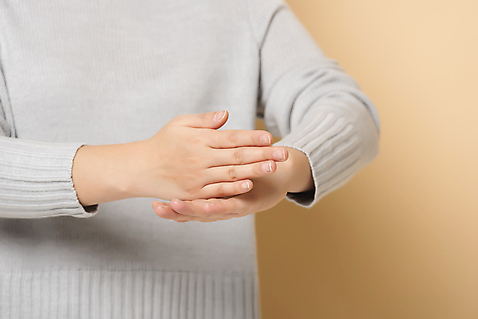 포토 감정 뷰포인트 백그라운드 컨셉 모션 실내 사람 내부 신체부위 장년 장애인 사회이슈 베이지색 파일형식 감사 JPG 30대 커뮤니케이션 청각장애인 의사소통 스튜디오촬영 손짓 소통 복지 베이지색배경 손 앞모습 상반신 국내포토 수화언어