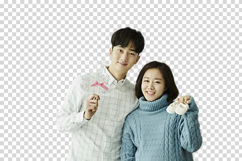 편집이미지 응시 여자 남자 행복 리본 엄마 들기 사람 상반신 20대 성인 두명 앞모습 임산부 임신 한국인 기다림 아빠 아기신발 PNG 성인만 편집소스 미소_표정 시선 감정 뷰포인트 신발 가족 모션 표정 동양인 청년 아기용품 파일형식