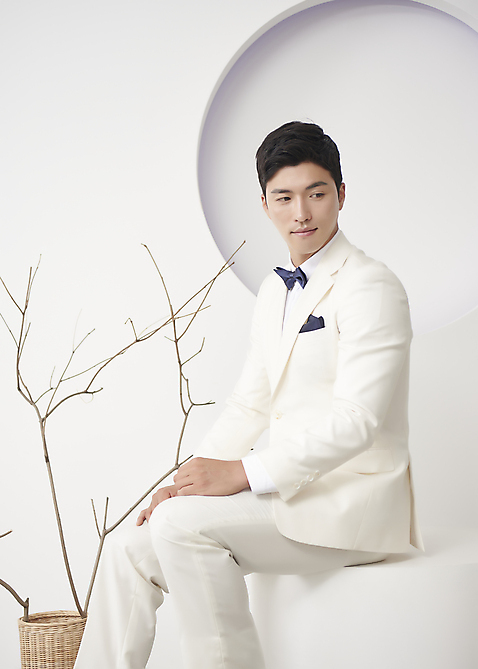 포토 JPG 스튜디오촬영 응시 남자 행복 신랑 결혼 나비넥타이 실내 사랑 한명 앉기 정장 턱시도 상반신 성인 옆모습 30대 한국인 즐거움 성인남자한명만 웨딩촬영 미소_표정 국내포토 1 시선 옷 감정 뷰포인트 모션 넥타이 표정 사람 동양인 이벤트 내부 장년 기념사진 남자한명만 성인남자만 파일형식