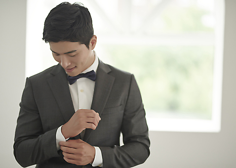 포토 JPG 스튜디오촬영 응시 남자 행복 신랑 결혼 창문 나비넥타이 실내 사랑 한명 서기 정장 턱시도 상반신 성인 앞모습 30대 한국인 창가 즐거움 성인남자한명만 웨딩촬영 미소_표정 국내포토 1 시선 옷 감정 뷰포인트 모션 넥타이 표정 사람 동양인 이벤트 내부 장년 기념사진 남자한명만 성인남자만 파일형식
