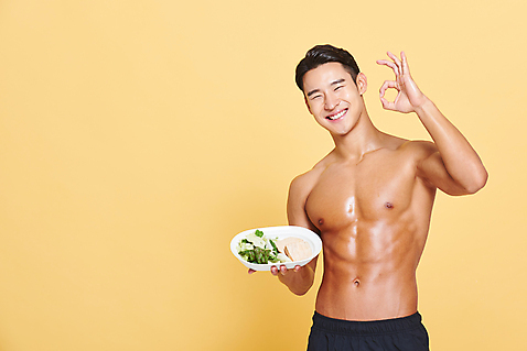 포토 JPG 스튜디오촬영 남자 다이어트 근육 실내 건강 한명 서기 들기 누끼 상반신 20대 성인 앞모습 헬스 샐러드 한국인 OK 보디빌딩 보디빌더 트레이너 노란배경 닭가슴살 바디케어 복근 성인남자한명만 식단관리 바디프로필 미소_표정 국내포토 1 음식 뷰포인트 백그라운드 모션 표정 사람 동양인 손짓 청년 내부 운동 노란색 닭고기 남자한명만 성인남자만 파일형식