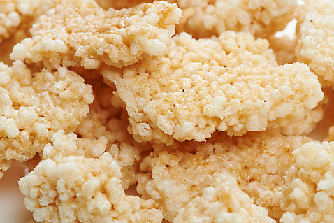 포토 음식 뷰포인트 백그라운드 컨셉 디저트 실내 내부 과자 흰색 파일형식 JPG 전통과자 복고 추억 사람없음 흰배경 스튜디오촬영 생과자 누룽지과자 누룽지 근접촬영 국내포토