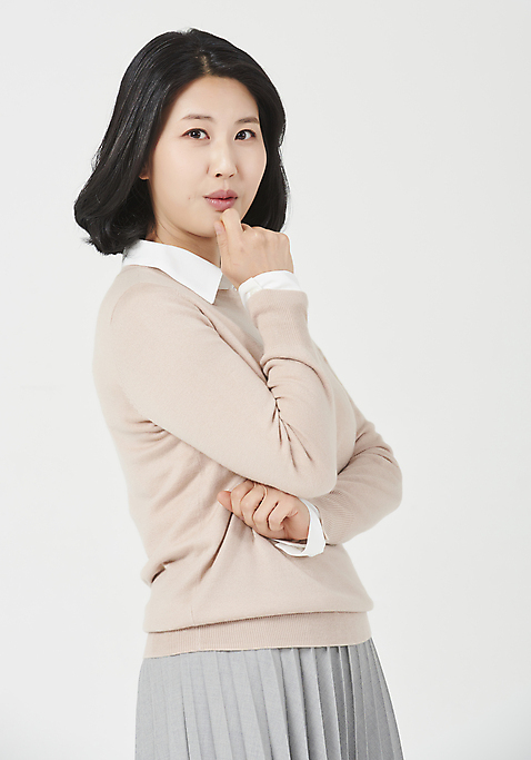 포토 JPG 스튜디오촬영 여자 생각 엄마 실내 한명 서기 누끼 상반신 성인 옆모습 30대 한국인 고민 흰배경 주부 성인여자한명만 미소_표정 국내포토 1 감정 뷰포인트 백그라운드 가족 모션 표정 사람 동양인 내부 장년 흰색 여자한명만 성인여자만 파일형식