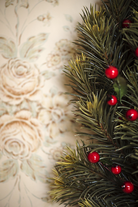 포토 JPG 열매 크리스마스 겨울 크리스마스용품 휴식 실내 근접촬영 사람없음 오브젝트 설레임 크리스마스리스 국내포토 식물 계절 기념일 감정 뷰포인트 컨셉 내부 화환 용품 파일형식