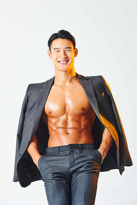 포토 JPG 스튜디오촬영 남자 다이어트 근육 실내 건강 한명 서기 누끼 정장 상반신 20대 성인 앞모습 헬스 재킷 한국인 보디빌딩 보디빌더 흰배경 트레이너 주머니손 바디케어 복근 성인남자한명만 바디프로필 미소_표정 국내포토 1 옷 뷰포인트 백그라운드 모션 표정 사람 동양인 청년 내부 운동 외투 흰색 남자한명만 성인남자만 파일형식
