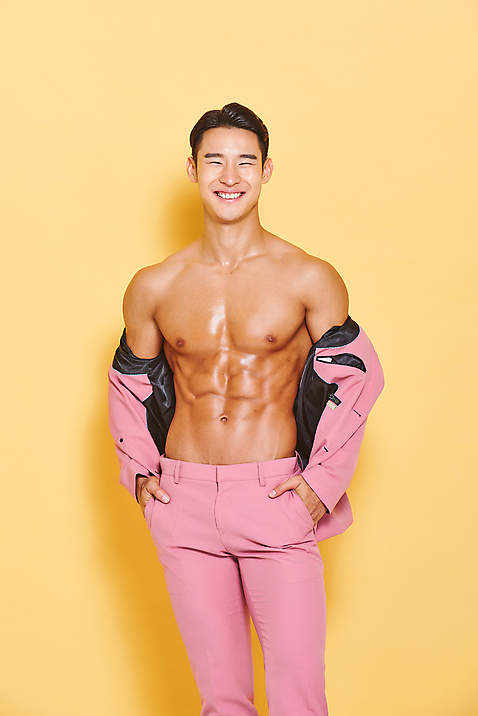 포토 JPG 스튜디오촬영 남자 다이어트 근육 실내 건강 한명 서기 누끼 정장 상반신 20대 성인 앞모습 헬스 재킷 한국인 보디빌딩 보디빌더 트레이너 주머니손 노란배경 바디케어 복근 성인남자한명만 바디프로필 미소_표정 국내포토 1 옷 뷰포인트 백그라운드 모션 표정 사람 동양인 청년 내부 운동 노란색 외투 남자한명만 성인남자만 파일형식