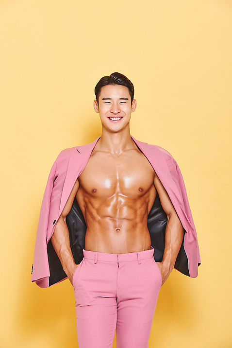 포토 JPG 스튜디오촬영 남자 다이어트 근육 실내 건강 한명 서기 누끼 정장 상반신 20대 성인 앞모습 헬스 재킷 한국인 보디빌딩 보디빌더 트레이너 주머니손 노란배경 바디케어 복근 성인남자한명만 바디프로필 미소_표정 국내포토 1 옷 뷰포인트 백그라운드 모션 표정 사람 동양인 청년 내부 운동 노란색 외투 남자한명만 성인남자만 파일형식