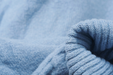 포토 계절 뷰포인트 상의 실내 내부 파란색 플랫 파일형식 JPG 질감 직물 재질 오브젝트 겨울 따뜻함 스튜디오촬영 사람없음 백그라운드 니트 옷 하이앵글 플랫레이 하늘색 국내포토