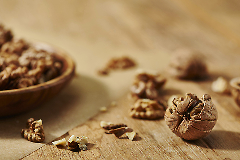 포토 웰빙 뷰포인트 다수 백그라운드 쟁반 촬영기법 실내 내부 목재 견과류 정월대보름 건강식품 건강식 파일형식 부스러기 아웃포커스 근접촬영 JPG 웰빙음식 슈퍼푸드 건강 스튜디오촬영 오브젝트 사람없음 호두 부럼 여러개 알맹이 나무쟁반 나무배경 국내포토