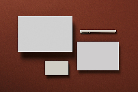 포토 뷰포인트 다수 백그라운드 문구용품 실내 내부 펜 갈색 공백 플랫 파일형식 편집소스 종이 볼펜 JPG 명함 스튜디오촬영 오브젝트 목업 사람없음 디자인소스 사무용품 카피스페이스 프레임 재질 갈색배경 여러개 플랫레이 하이앵글 국내포토