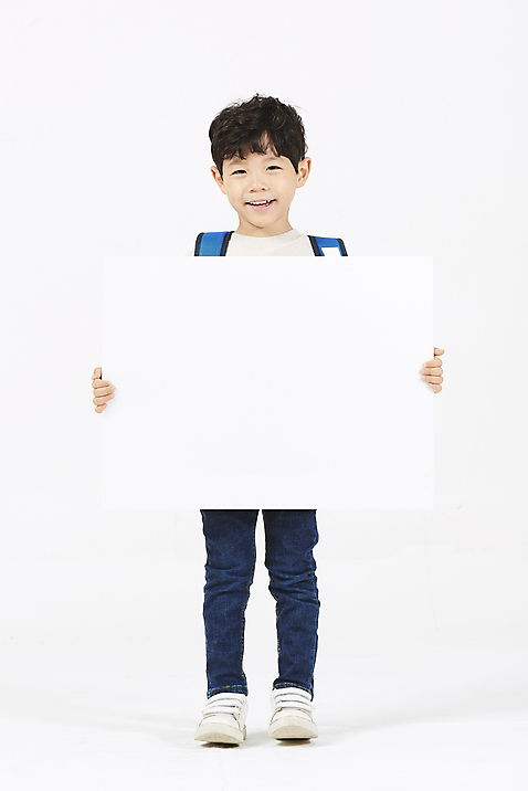 포토 JPG 스튜디오촬영 전신 배너 남자 초등학생 어린이 책가방 사각프레임 실내 한명 서기 들기 누끼 소년 앞모습 한국인 즐거움 흰배경 등교 등하교 하교 소년한명만 미소_표정 국내포토 1 학생 감정 뷰포인트 백그라운드 가방 모션 프레임 표정 사람 동양인 내부 사각형 흰색 남자한명만 소년만 파일형식