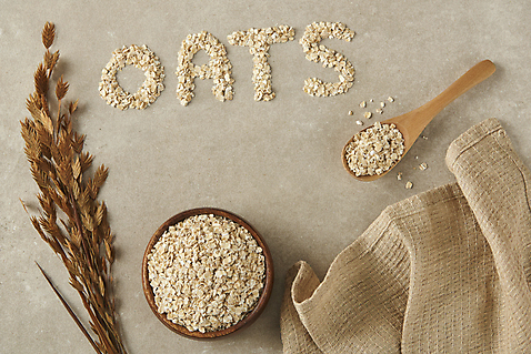 포토 문자 그릇 식기 음식 뷰포인트 백그라운드 곡류 실내 내부 목재 숟가락 직물 베이지색 파일형식 귀리 영어 나무그릇 나무숟가락 오트밀 수저 스튜디오촬영 하이앵글 JPG 사람없음 천 신선 베이지색배경 건강식 국내포토