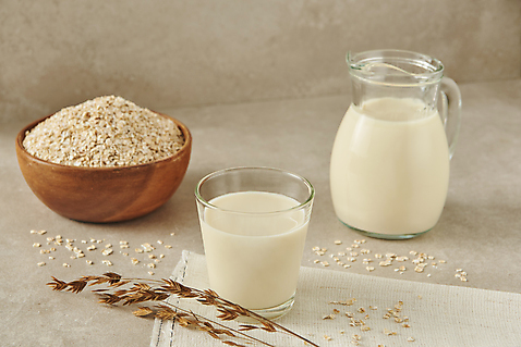 포토 그릇 식기 음식 백그라운드 모션 병_용기 곡류 실내 내부 목재 회색 우유 직물 채식주의자 파일형식 비건 귀리 담기 나무그릇 오트밀 유리병 스튜디오촬영 JPG 비건음식 귀리우유 사람없음 천 신선 잔 건강식 회색배경 국내포토