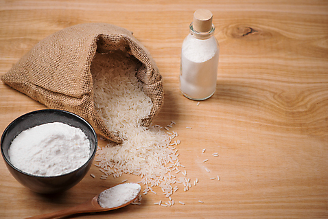 포토 JPG 해외이미지 그릇 유리병 실내 사람없음 쌀 쏟아짐 포대 쌀가루 포대자루 나무배경 해외포토 식기 백그라운드 모션 병_용기 곡류 내부 가루 자루 파일형식 이미지허브