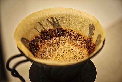 포토 커피 음료 뷰포인트 백그라운드 휴식 내부 냄새 베이지색 파일형식 티타임 베이지색배경 필터 근접촬영 드립커피 JPG 실내 사람없음 향기 국내포토