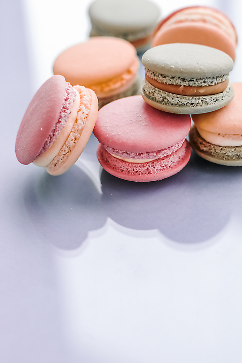 포토 JPG 해외이미지 디저트 실내 그림자 사람없음 쌓기 달콤 흰배경 마카롱 해외포토 음식 백그라운드 모션 내부 흰색 맛 파일형식 이미지허브