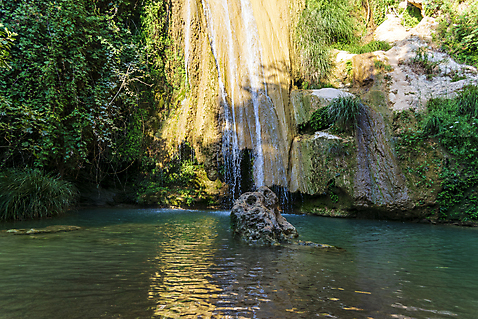 포토 JPG 해외이미지 주간 자연 풍경 사람없음 야외 폭포 바위 그리스 해외포토 자연요소 유럽 돌_바위 생태계 파일형식 이미지허브