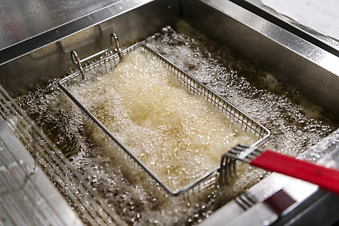 포토 음식 모션 주방용품 내부 조리도구 기름_음식 파일형식 튀김망 거품 넣기 사람없음 실내 식용유 JPG 튀김 튀김기 주방 요리중 국내포토