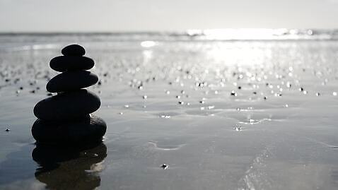 웰빙 모래 파도 바다 로우앵글 사람없음 아웃포커스 물 쌓기 화목 조약돌 닫기 소프트포커스 균형 피라미드 보케 흙더미 구성 반복 4K MP4 해외동영상 클립영상 자연요소 건축물 뷰포인트 컨셉 모션 촬영기법 흙 돌_바위 동영상 랜드마크 파일형식 더미