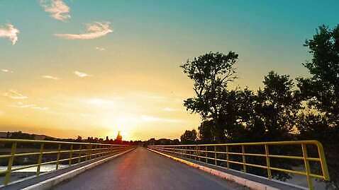 도로 선 여행 백그라운드 이동 곡선 교통시설 모션 자동차 추상 사람없음 울타리 태양 금속 황혼 일몰 운전 시골 오픈 고급 소프트포커스 아스팔트 오픈카 속도 질감 회전 과속 블러 선로 자동 1인칭시점 비어있는 4K MP4 해외동영상 클립영상 자연요소 시선 길 육상교통 교통 컨셉 무늬 승용차 재질 촬영기법 담장 노을 시설 동영상 파일형식