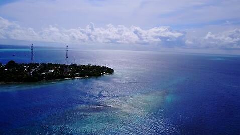 구름 백그라운드 사람없음 모래사장 햇빛 자유 흰색 산호 항공촬영 MP4 해외동영상 클립영상 자연요소 바다 뷰포인트 컬러 컨셉 태양 자포동물 동영상 파일형식