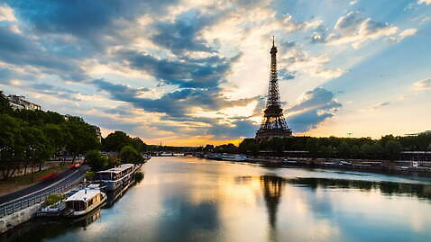구름 실루엣 전통문화 도로 여행 건축양식 하늘 사람없음 야외 물 관광지 빛 강 반사 새벽 프랑스 도시 보트 랜드마크 선박 파리(프랑스) 4K 타임랩스 MOV 해외동영상 클립영상 자연요소 전통 건축 유럽 문화 길 수상교통 배_교통 교통시설 촬영기법 동영상 파일형식