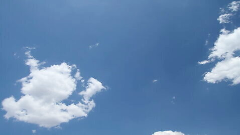 백그라운드 하늘 사람없음 야외 파란색 4K 타임랩스 MOV 해외동영상 구름_자연 자연요소 컬러 촬영기법 동영상 파일형식