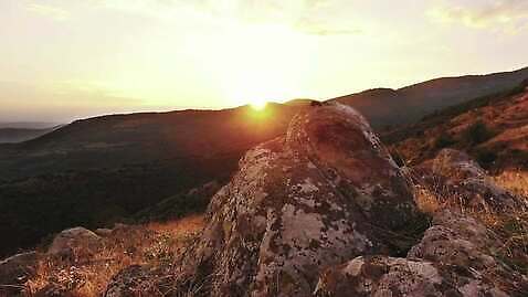 유럽 자연 산 풍경 사람없음 야외 일출 일몰 이탈리아 바위 정상 저녁 언덕 알프스 4K MP4 해외동영상 클립영상 나라 노을 돌_바위 야간 생태계 동영상 파일형식