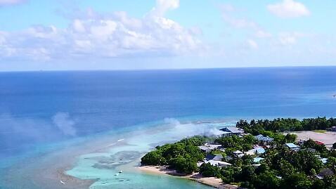 구름 바다 섬 사람없음 야외 모래사장 마을 휴양지 수평선 MP4 해외동영상 클립영상 자연요소 장소 동영상 파일형식