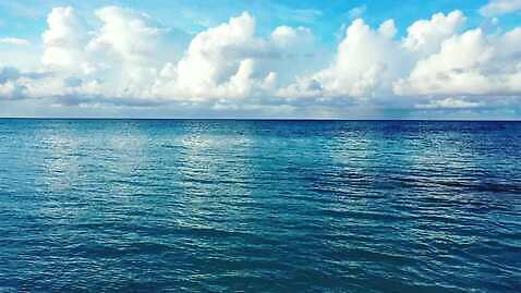 구름 바다 백그라운드 하늘 사람없음 파란색 4K MP4 해외동영상 클립영상 자연요소 컬러 동영상 파일형식