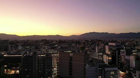 아시아 하늘 아침 거리 사람없음 건물 도시풍경 일출 일본 일몰 교토 4K MOV 해외동영상 클립영상 주간 건축물 나라 풍경 노을 도시 동영상 파일형식