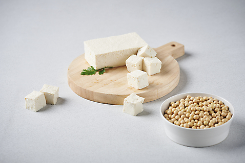 포토 음식 백그라운드 다이어트 채소 곡류 도마 실내 목재 흰색 파일형식 나무도마 흰배경 두부 콩 파슬리 스튜디오촬영 JPG 사람없음 다이어트음식 건강식 메주콩 두부요리 국내포토