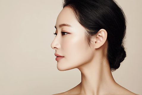 JPG 편집이미지 헤어스타일 여자 조명 미소 사람 옆모습 뷰티 촬영 편안함 피부 피부관리 베이지색 뷰티풀 프로필 의료성형뷰티 편집실사 AI인물포토 AI콘텐츠 뷰포인트 컬러 표정 신체부위 감각 CG 파일형식 AI포토