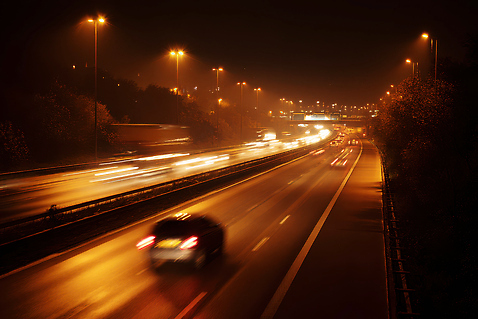 JPG 편집이미지 도로 시계 교통 이동 가로등 자동차 빛 운전 도시 고속도로 속도 차선 AI포토 공공시설 길 육상교통 컨셉 교통시설 모션 파일형식 AI콘텐츠
