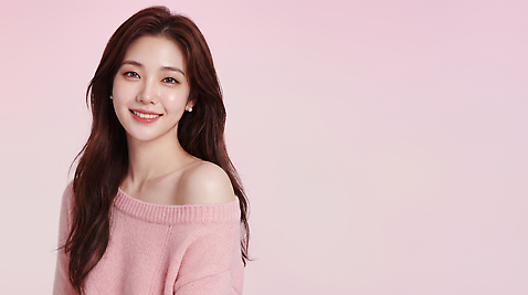 JPG 편집이미지 헤어스타일 여자 분홍색 백그라운드 미소 웃음 사람 화장 카메라 촬영 초상화 의료성형뷰티 편집실사 AI인물포토 AI콘텐츠 컬러 표정 전자제품 뷰티 CG 그림 파일형식 AI포토