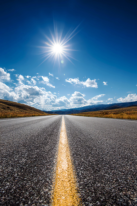 JPG 편집이미지 도로 길 여행 자동차 자연 하늘 날씨 풍경 태양 멀리 주행 고지 편집실사 AI포토 AI콘텐츠 자연요소 육상교통 교통시설 CG 생태계 파일형식