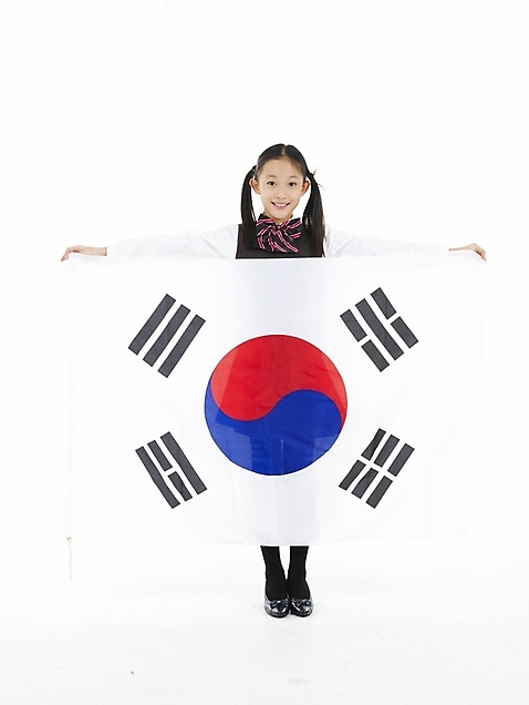 포토 JPG 스튜디오촬영 전신 여자 초등학생 어린이 포즈 실내 표정 한명 웃음 누끼 사람 동양인 세로 한국인 태극기 여자만 여자한명만 어린이만 소녀만 소녀한명만 미소_표정 소녀_어린이 국내포토 1 학생 인종 내부 국기 파일형식
