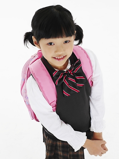 포토 JPG 스튜디오촬영 여자 초등학생 어린이 분홍색 포즈 가방 책가방 실내 표정 한명 서기 웃음 누끼 사람 동양인 근접촬영 상반신 세로 하이앵글 한국인 여자만 여자한명만 어린이만 소녀만 소녀한명만 미소_표정 소녀_어린이 국내포토 1 학생 잡화 뷰포인트 컬러 모션 인종 내부 파일형식