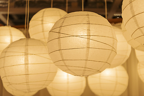 포토 뷰포인트 다수 재질 촬영기법 내부 상점 파일형식 에너지 전구 유리 조명 실내 밝음 빛 JPG 근접촬영 조명가게 사람없음 전시 아웃포커스 여러개 국내포토