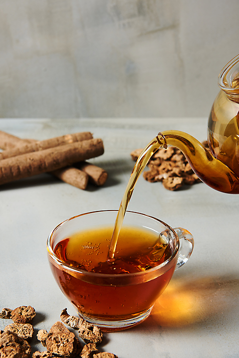 포토 음료 컬러 백그라운드 채소 주전자 주방용품 실내 내부 차_음료 회색 우엉 파일형식 식재료 건강 차 전통차 스튜디오촬영 JPG 사람없음 오브젝트 회색배경 우엉차 볶은우엉 찻주전자 국내포토